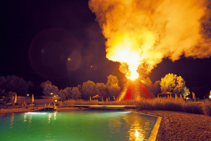 布魯茂百水溫泉酒店火山溫泉設(shè)計